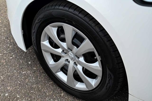 Photo of 2021 White Toyota Corolla