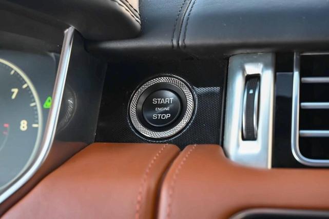 Photo of 2017 Fuji White Land Rover Range Rover