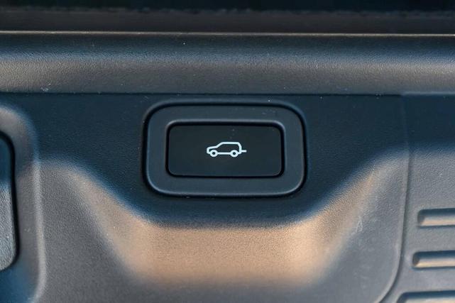 Photo of 2017 Fuji White Land Rover Range Rover