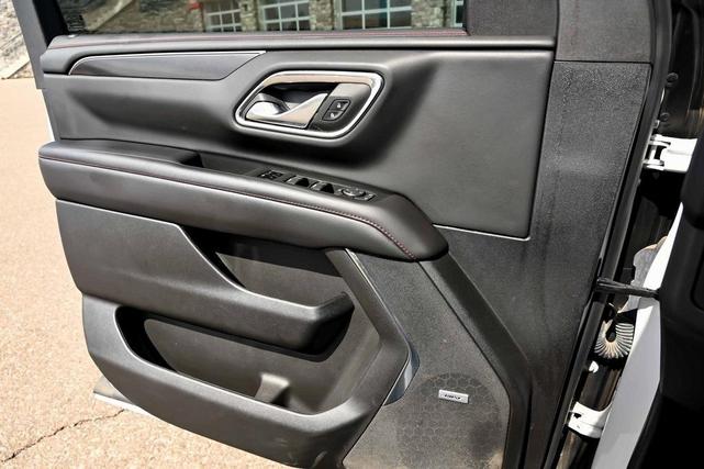Photo of 2023 Iridescent Pearl Tricoat Chevrolet Suburban