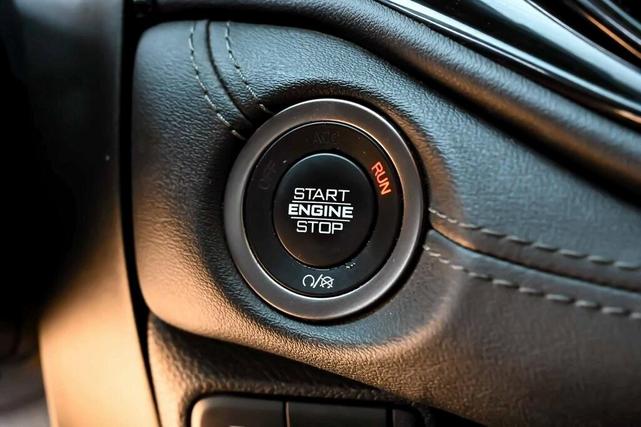 Photo of 2021 White Knuckle Clearcoat Dodge Durango
