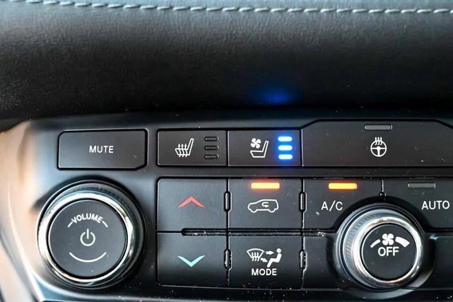 Photo of 2021 White Knuckle Clearcoat Dodge Durango