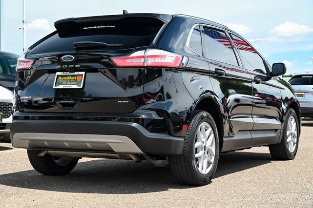 Photo of 2021 Agate Black Metallic Ford Edge
