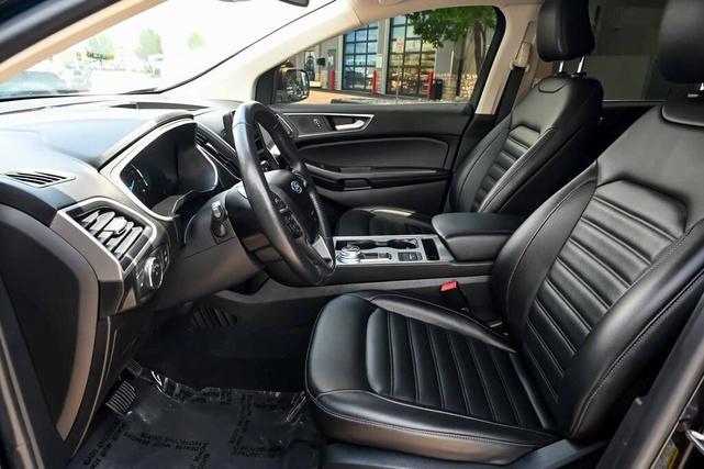 Photo of 2021 Agate Black Metallic Ford Edge