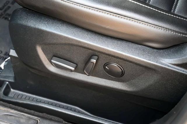 Photo of 2021 Agate Black Metallic Ford Edge