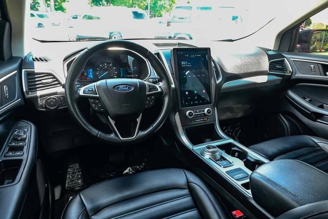 Photo of 2021 Agate Black Metallic Ford Edge