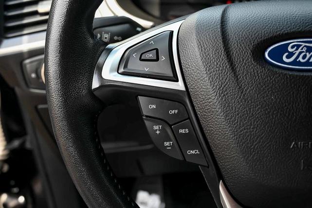 Photo of 2021 Agate Black Metallic Ford Edge