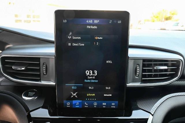 Photo of 2022 Green Metallic Ford Explorer