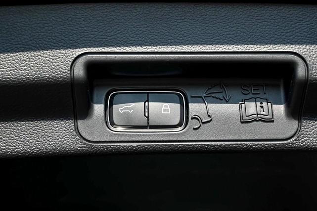 Photo of 2022 Green Metallic Ford Explorer
