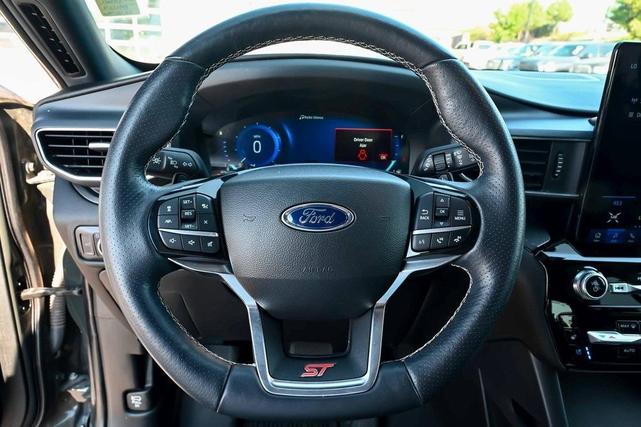 Photo of 2022 Green Metallic Ford Explorer