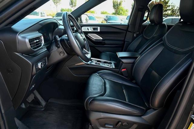 Photo of 2022 Green Metallic Ford Explorer