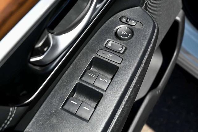 Photo of 2022 White Honda CR-V