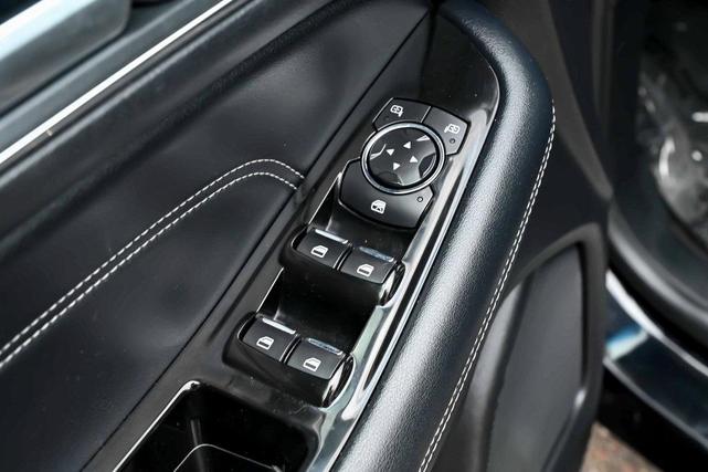 Photo of 2018 Shadow Black Ford Edge