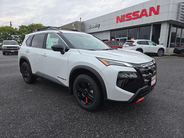 Photo of 2026 Everest White Pearl Tricoat Nissan Rogue
