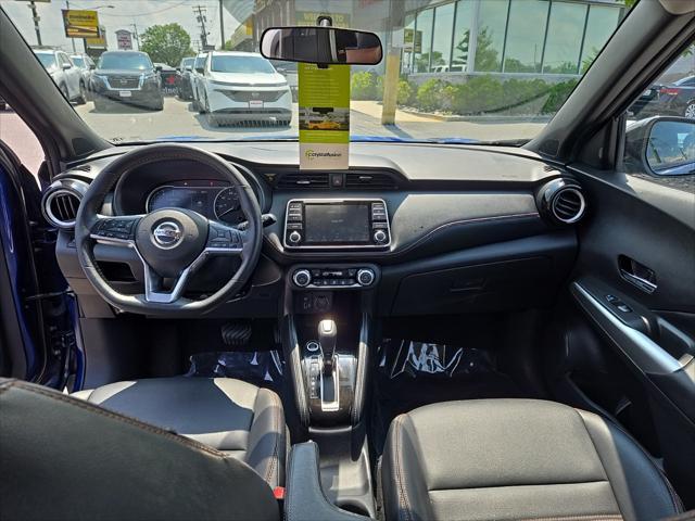 Photo of 2019 Deep Blue Pearl/Fresh Powder Nissan Kicks