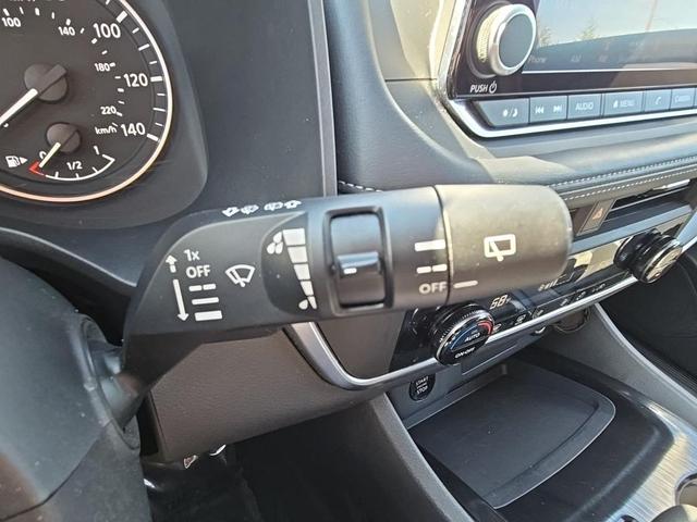 Photo of 2024 Super Black Nissan Rogue