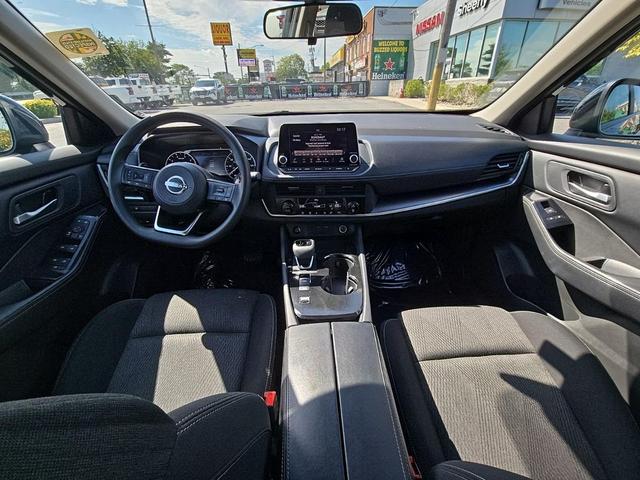 Photo of 2024 Super Black Nissan Rogue