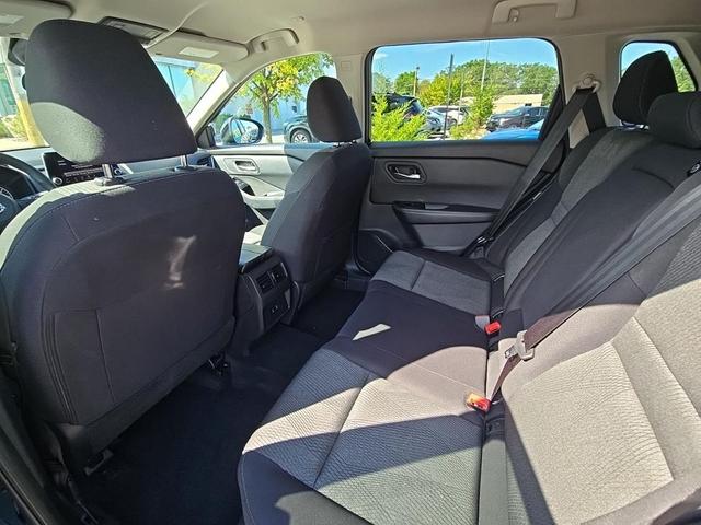 Photo of 2024 Super Black Nissan Rogue