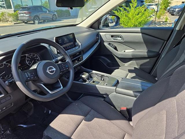 Photo of 2024 Super Black Nissan Rogue