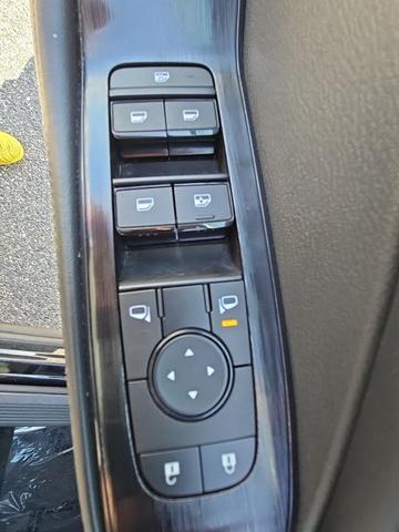 Photo of 2024 Super Black Nissan Rogue