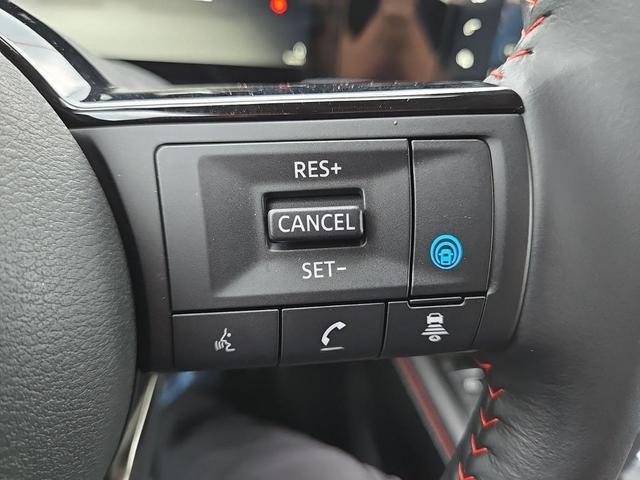 Photo of 2025 Gun Metallic/Super Black Nissan Kicks
