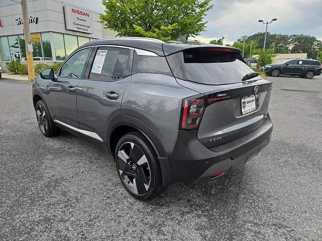 Photo of 2025 Gun Metallic/Super Black Nissan Kicks