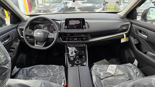 Photo of 2025 Super Black Nissan Rogue
