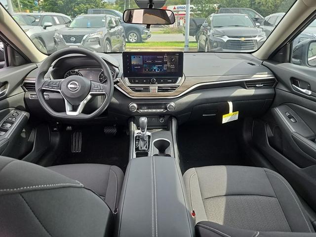 Photo of 2025 Super Black Nissan Altima