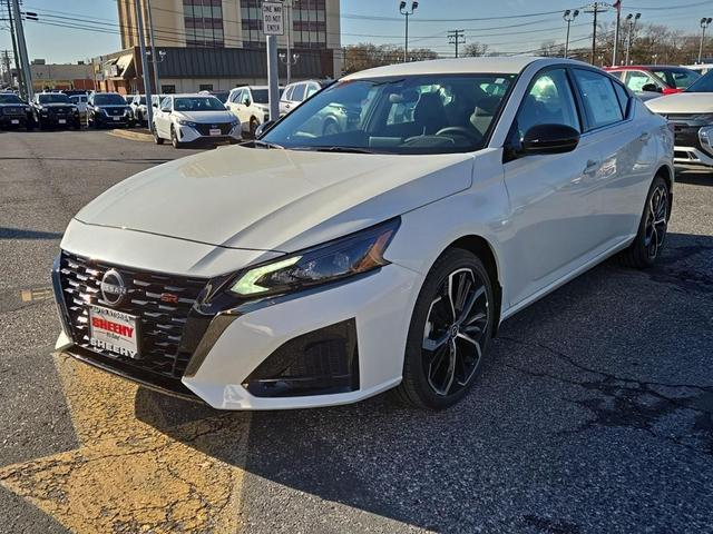 Photo of 2025 Pearl White Tricoat Nissan Altima