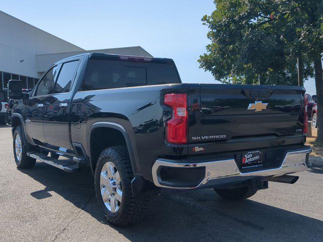 Photo of 2022 Mosaic Black Metallic Chevrolet Silverado 2500