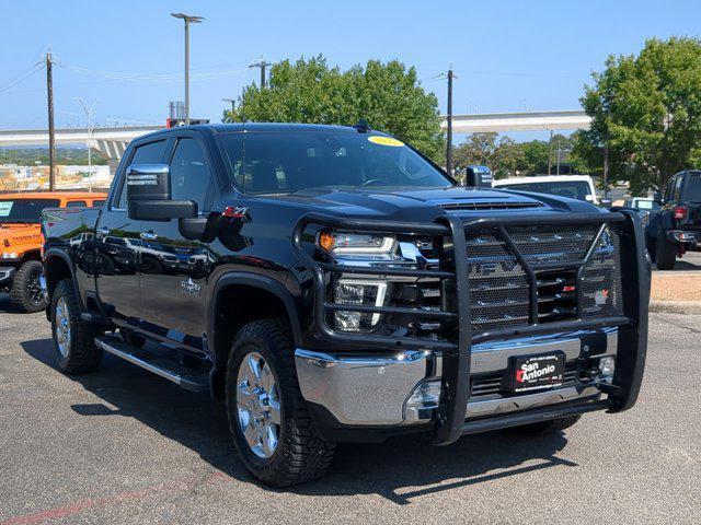 Photo of 2022 Mosaic Black Metallic Chevrolet Silverado 2500
