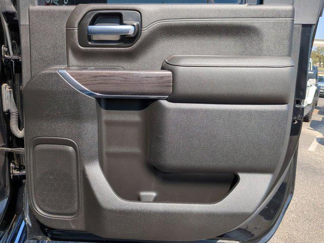 Photo of 2022 Mosaic Black Metallic Chevrolet Silverado 2500