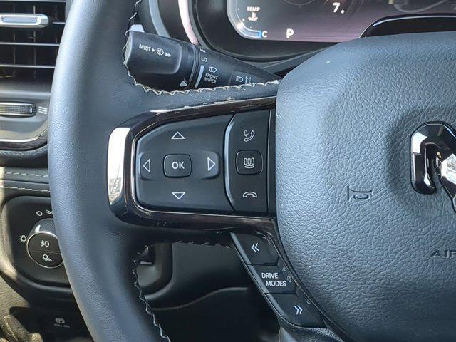 Photo of 2025 Ivory White Tri-Coat Pearlcoat RAM 1500