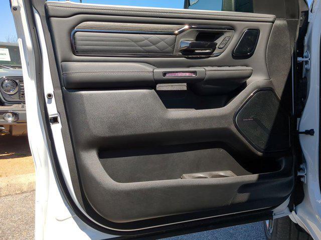 Photo of 2025 Ivory White Tri-Coat Pearlcoat RAM 1500