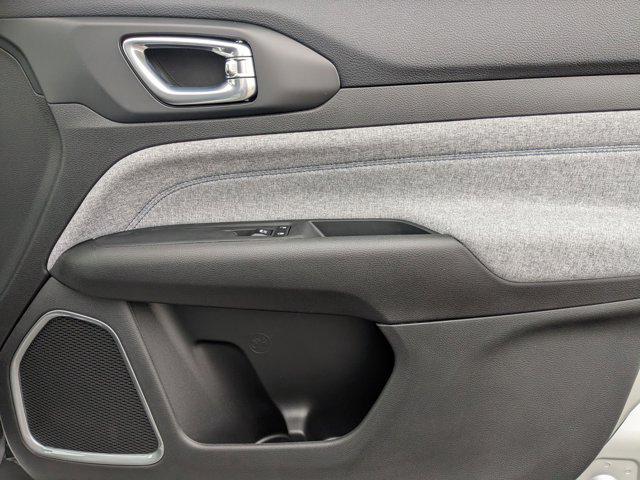 Photo of 2025 Silver Zynith Metallic Clearcoat Jeep Compass