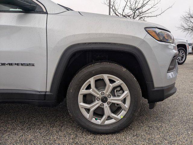 Photo of 2025 Silver Zynith Metallic Clearcoat Jeep Compass