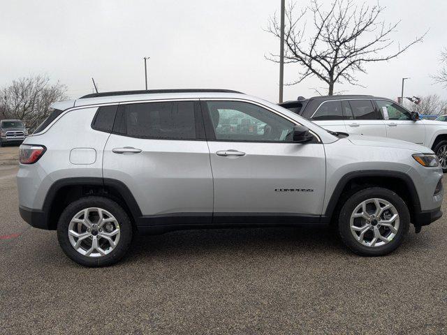 Photo of 2025 Silver Zynith Metallic Clearcoat Jeep Compass