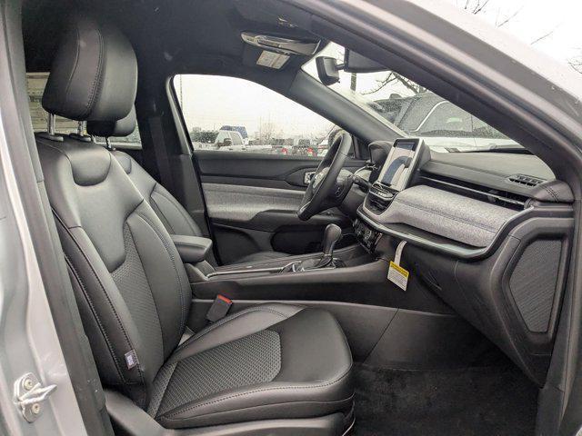 Photo of 2025 Silver Zynith Metallic Clearcoat Jeep Compass