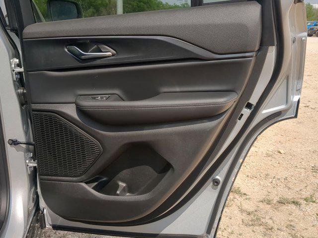 Photo of 2025 Silver Zynith Jeep Grand Cherokee