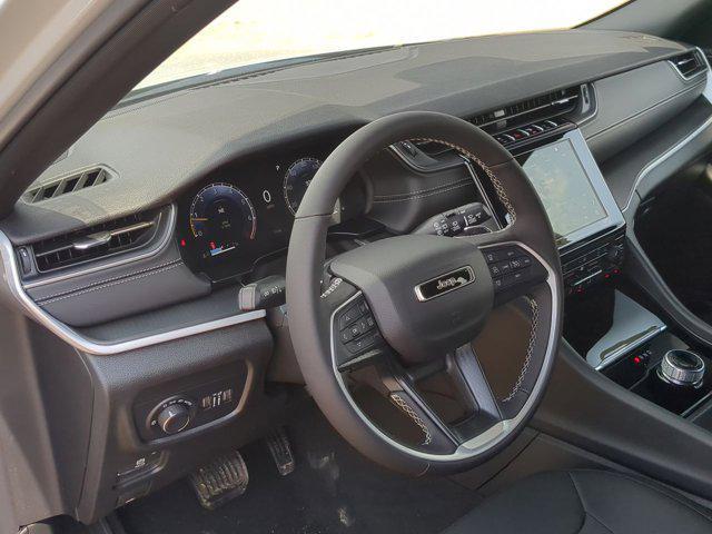 Photo of 2025 Silver Zynith Jeep Grand Cherokee