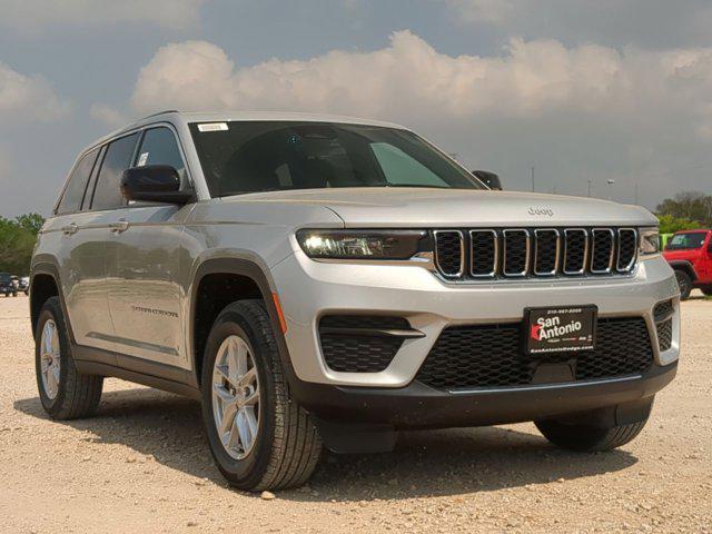 Photo of 2025 Silver Zynith Jeep Grand Cherokee