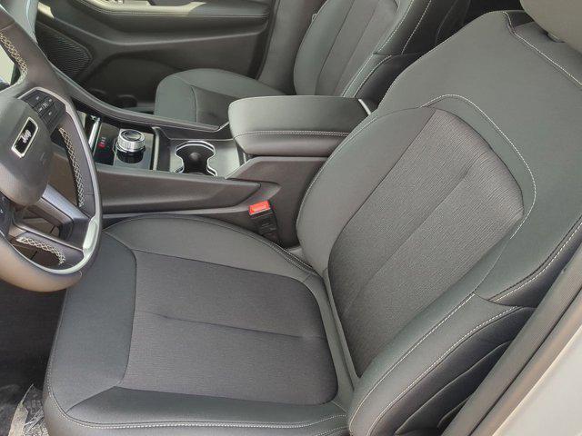 Photo of 2025 Silver Zynith Jeep Grand Cherokee