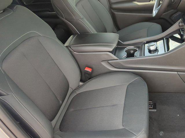 Photo of 2025 Silver Zynith Jeep Grand Cherokee