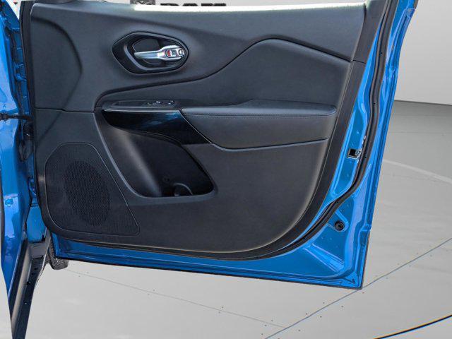 Photo of 2021 Hydro Blue Pearlcoat Jeep Cherokee