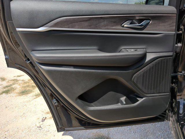 Photo of 2025 Diamond Black Crystal Pearlcoat Jeep Grand Cherokee L