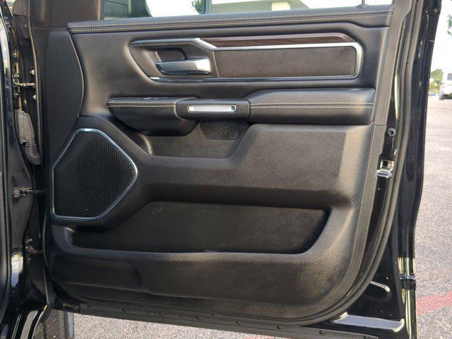 Photo of 2025 Diamond Black Crystal Pearlcoat RAM 1500