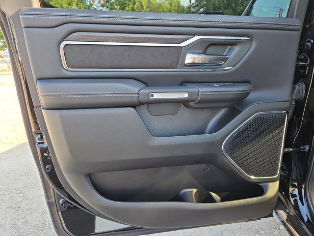 Photo of 2025 Diamond Black Crystal Pearlcoat RAM 1500