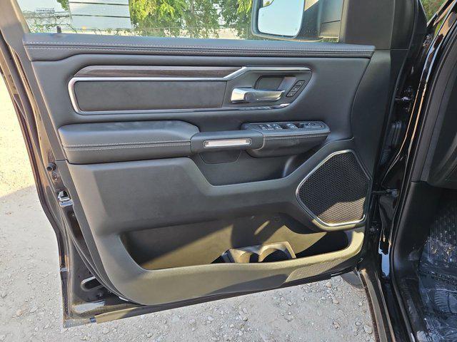 Photo of 2025 Diamond Black Crystal Pearlcoat RAM 1500