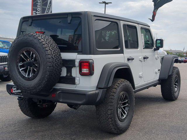 Photo of 2025 Bright White Clearcoat Jeep Wrangler