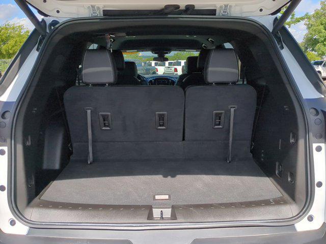 Photo of 2023 Summit White Chevrolet Traverse